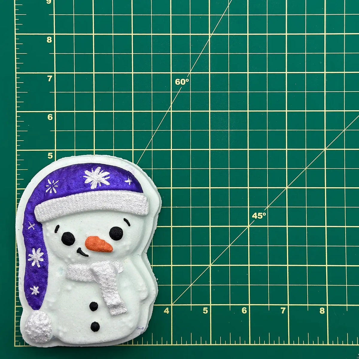 Badekugel handgemacht Weihnachten Schneemann Violett