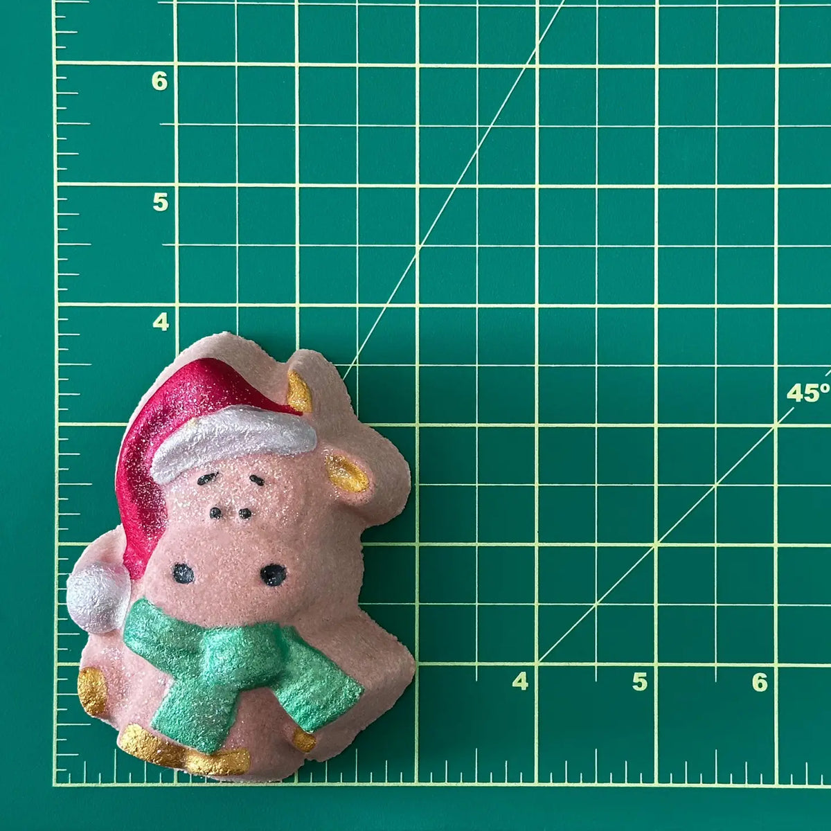 Badekugel handgemacht Weihnachten Kuh mit Weihnachtsmütze