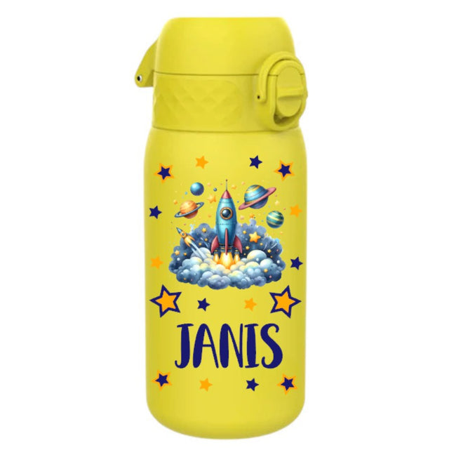 trinkflasche, trinkflasche kinder, trinkflasche kinder edelstahl, trinkflasche kinder edelstahl personalisiert, trinkflasche kinder ohne plastik, trinkflasche personalisiert, trinkflasche kinder personalisiert, trinkflasche junge, trinkflasche junge personalisiert, trinkflasche kinder auslaufsicher, kindergarten, schule, spielgruppe, trinkflasche bedruckt, trinkflasche beschriftet, trinkflasche mit rakete, trinkflasche kinder gelb
