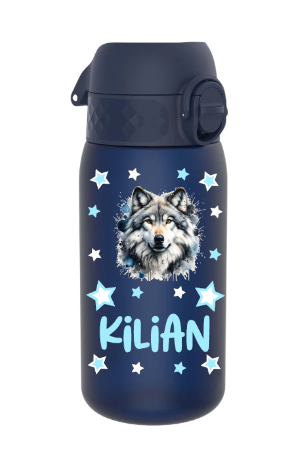 trinkflasche kinder, trinkflasche kinder personalisiert, trinkflasche kinder mit name, trinkflasche kinder auslaufsicher, trinkflasche kinder leicht, trinkflasche kinder dunkelblau,trinkflasche kinder bedruckt, trinkflasche kinder beschriftet, trinkflasche, trinkflasche junge,trinkflasche personalisiert, trinkflasche kaufen, trinkflasche kinder unterwegs, trinkflasche kinder kindergarten, trinkflasche kinder ohne strohhalm, trinkflasche kinder ab 3 Jahren,trinkflasche kinder kaufen,trinkflasche wolf