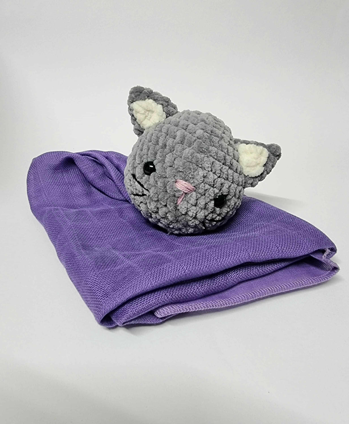 Nuscheli mit Häkeltier Katze